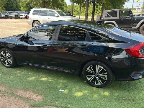 Used 2018 Honda Civic EX-T image 4