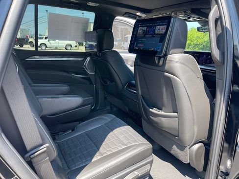 Used 2025 Cadillac Escalade V w/ LPO, ONYX Package AWD/4WD image 17