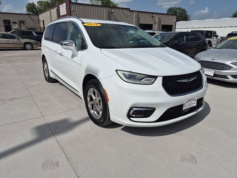 Used 2021 Chrysler Pacifica Limited w/ Premium & Safety Sphere Group AWD/4WD image 4