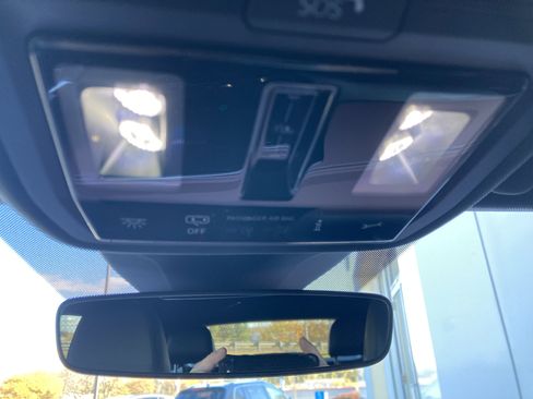 Certified 2022 Volkswagen ID.4 Pro S w/ Gradient Package image 16