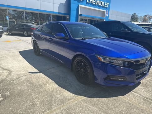 Used 2018 Honda Accord Sport image 2
