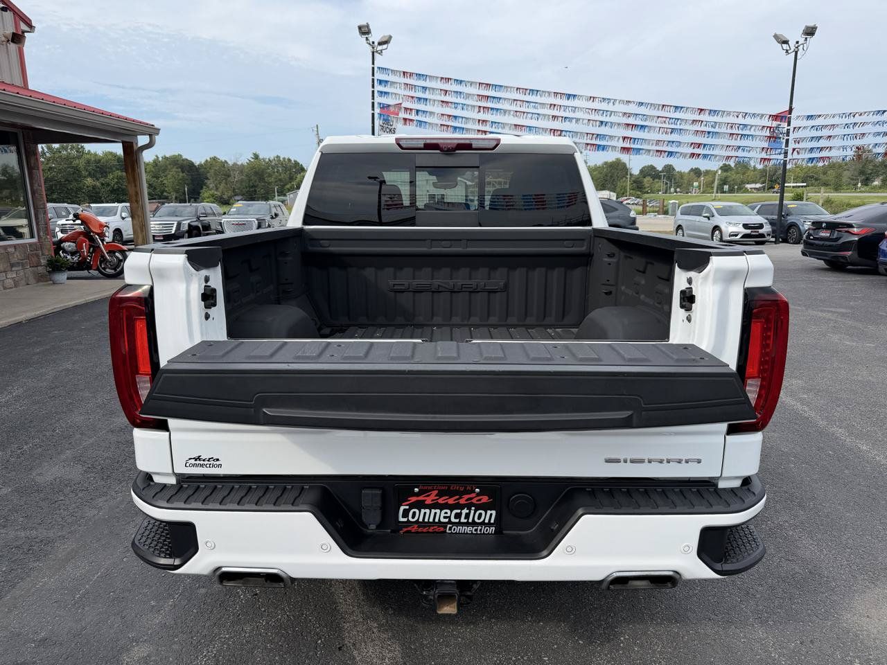 Used 2024 GMC Sierra 1500 Denali w/ Technology Package AWD/4WD image 6