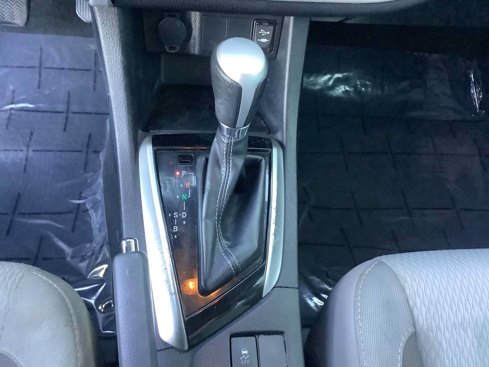 Used 2018 Toyota Corolla LE FWD image 18