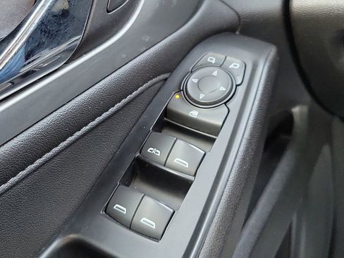 Used 2023 Chevrolet Traverse LT image 14