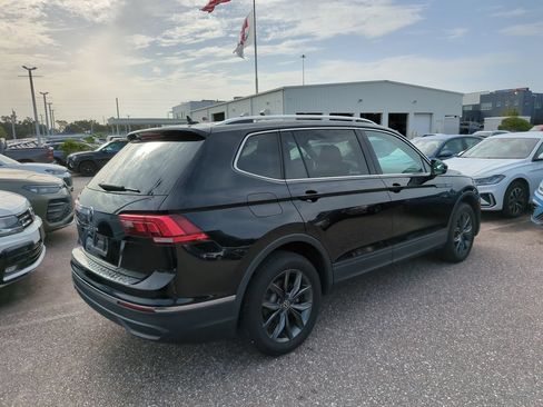 Certified 2023 Volkswagen Tiguan SE w/ Panoramic Sunroof Package FWD image 5