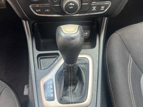Used 2014 Jeep Cherokee Latitude FWD image 19