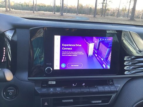 Used 2025 Toyota Camry SE image 13