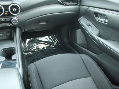 Used 2024 Nissan Sentra SV image 17