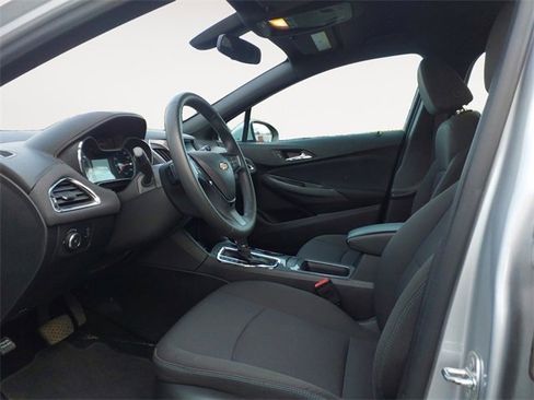 Used 2017 Chevrolet Cruze LT w/ Convenience Package image 9