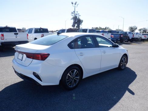 Used 2023 Kia Forte LXS image 2