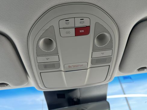Used 2025 Genesis G70 2.5T RWD image 31
