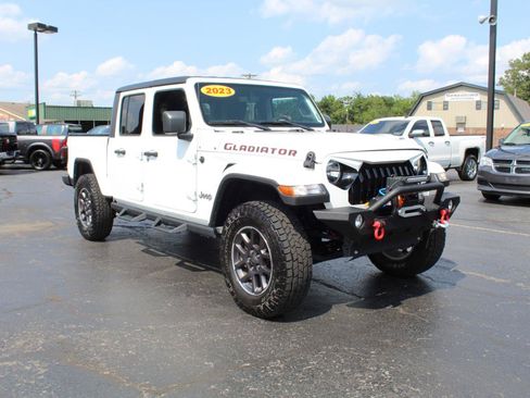 Used 2023 Jeep Gladiator Overland AWD/4WD image 3
