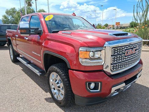 Used 2018 GMC Sierra 2500 Denali w/ Duramax Plus Package AWD/4WD image 8