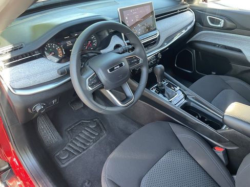 Used 2024 Jeep Compass Sport image 17