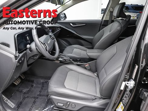 Used 2023 Kia Niro EX Touring FWD image 14