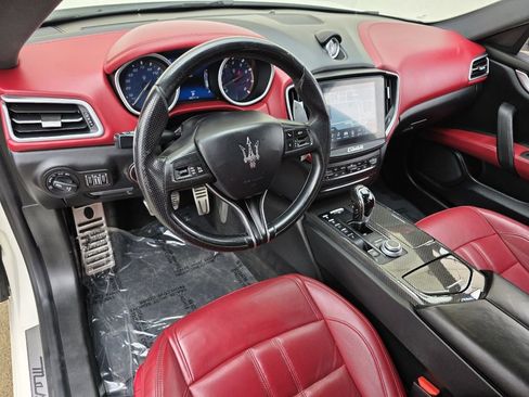 Used 2018 Maserati Ghibli S GranSport image 12