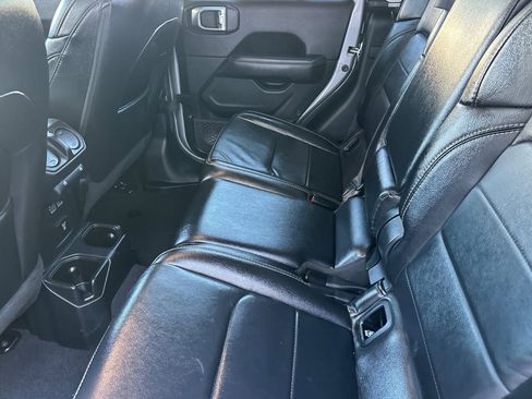 Used 2020 Jeep Gladiator Overland image 12