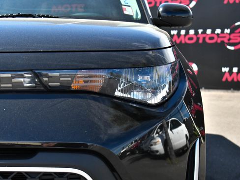 Used 2023 Kia Soul LX image 11