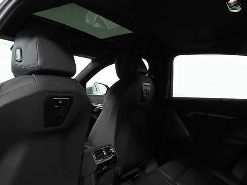 Used 2025 BMW i5 xDrive40 w/ Premium Package image 32