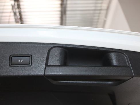 Used 2025 Volkswagen Atlas SE AWD/4WD image 29