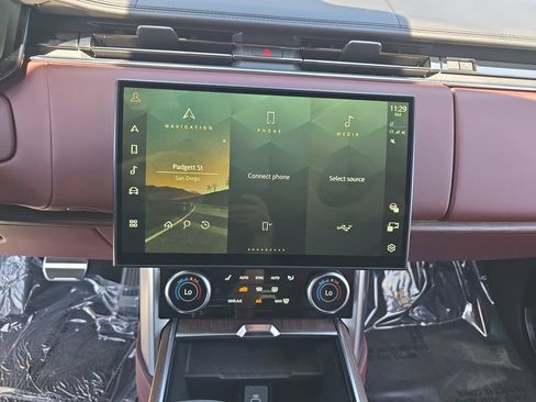 Certified 2023 Land Rover Range Rover Autobiography AWD/4WD image 21