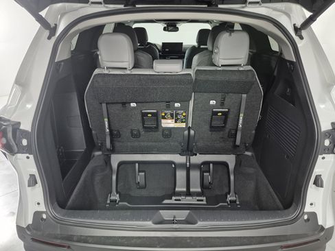 New 2026 Toyota Sienna XLE image 14