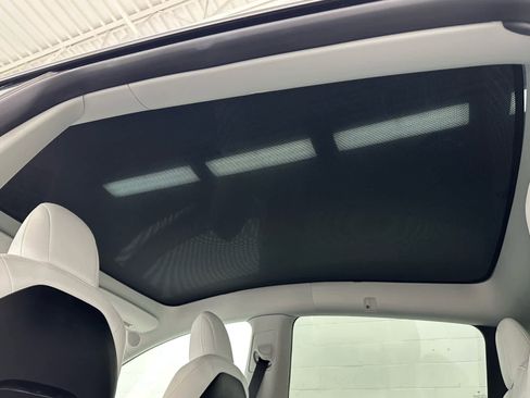 Used 2023 Tesla Model Y Long Range image 39