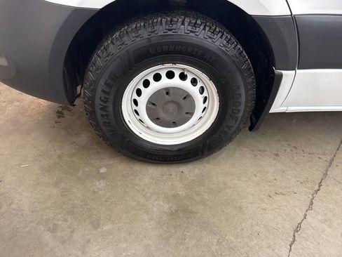 Used 2019 Freightliner Sprinter 2500 image 13