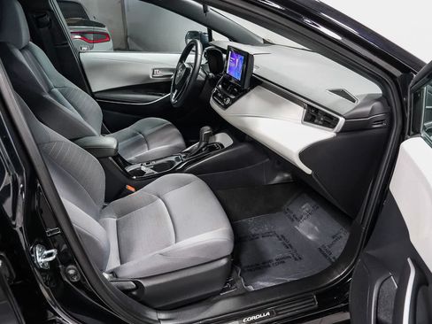 Certified 2025 Toyota Corolla SE FWD image 17