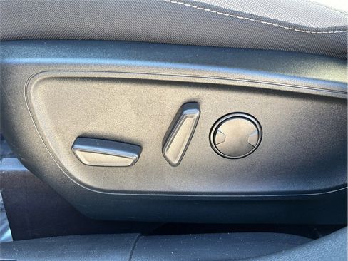 Used 2020 Ford Escape SE image 19