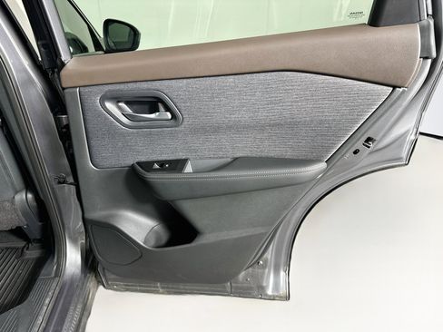 Used 2022 Nissan Rogue SV AWD/4WD image 28