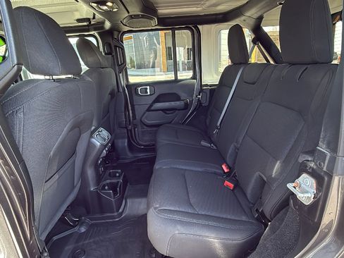 Used 2021 Jeep Wrangler Unlimited Sahara image 14