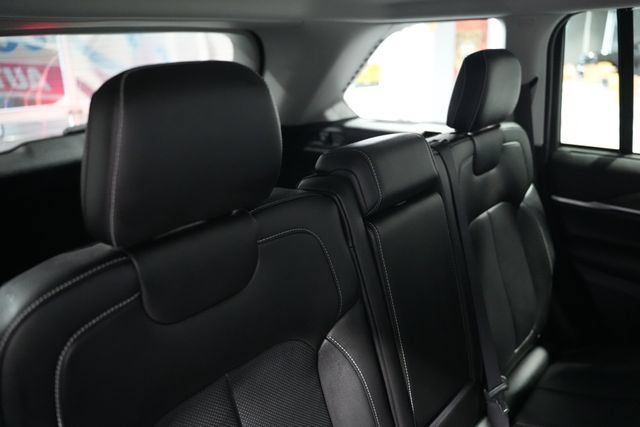 Used 2023 Jeep Grand Cherokee Limited w/ Luxury Tech Group II AWD/4WD image 19