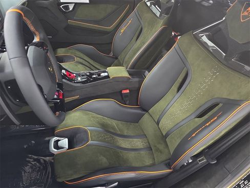 Used 2024 Lamborghini Huracan Sterrato image 5