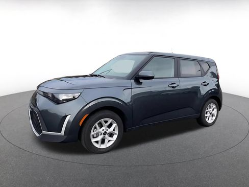 Used 2025 Kia Soul LX w/ LX Technology Package FWD image 7