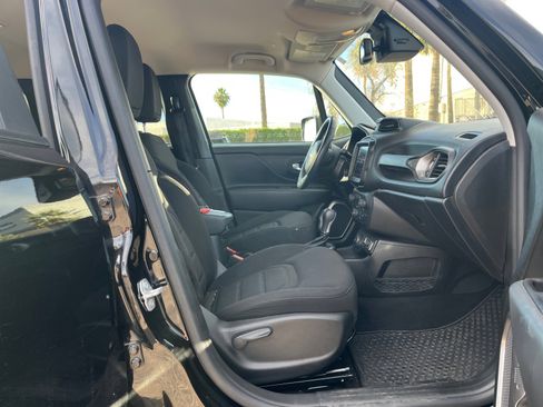 Used 2022 Jeep Renegade Latitude w/ Convenience Group image 19