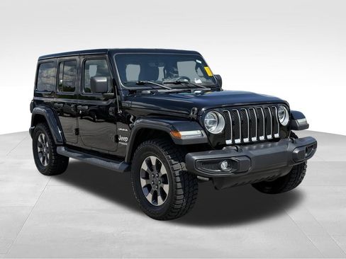 Used 2018 Jeep Wrangler Unlimited Sahara w/ Dual Top Group AWD/4WD image 29