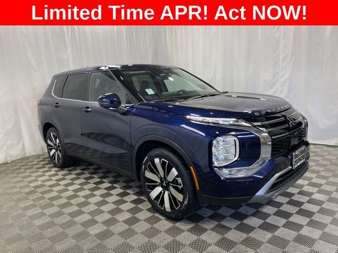 New 2025 Mitsubishi Outlander SE image 2