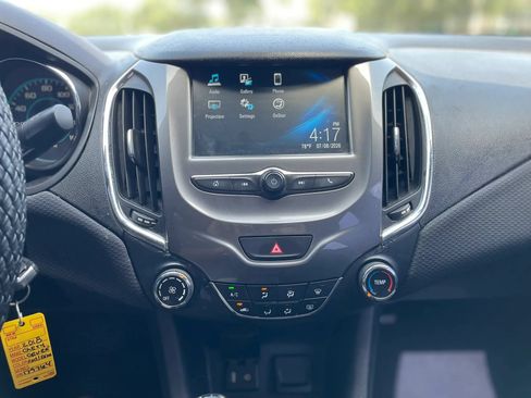 Used 2018 Chevrolet Cruze LT FWD image 17