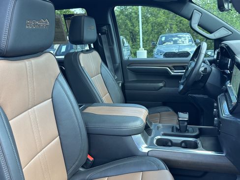 Used 2024 Chevrolet Silverado 1500 High Country AWD/4WD image 34