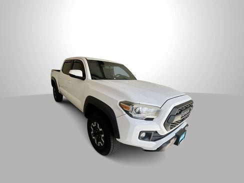 Used 2016 Toyota Tacoma TRD Off-Road AWD/4WD image 2