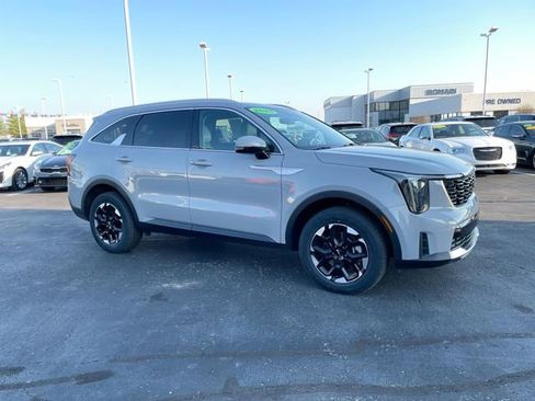 Used 2025 Kia Sorento S w/ Panoramic Sunroof Package image 6