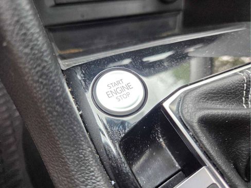 Used 2024 Volkswagen Taos SE w/ Panoramic Sunroof Package image 26