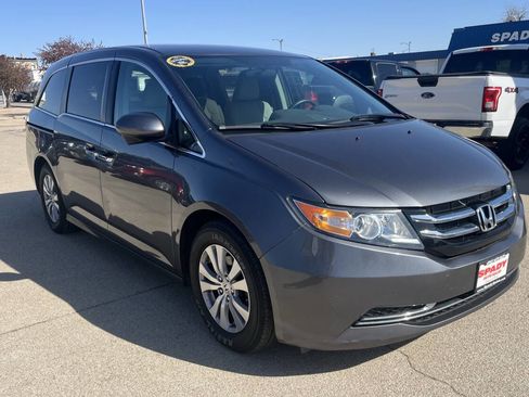 Used 2017 Honda Odyssey SE image 3