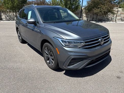 Used 2023 Volkswagen Tiguan SE w/ Panoramic Sunroof Package FWD image 13