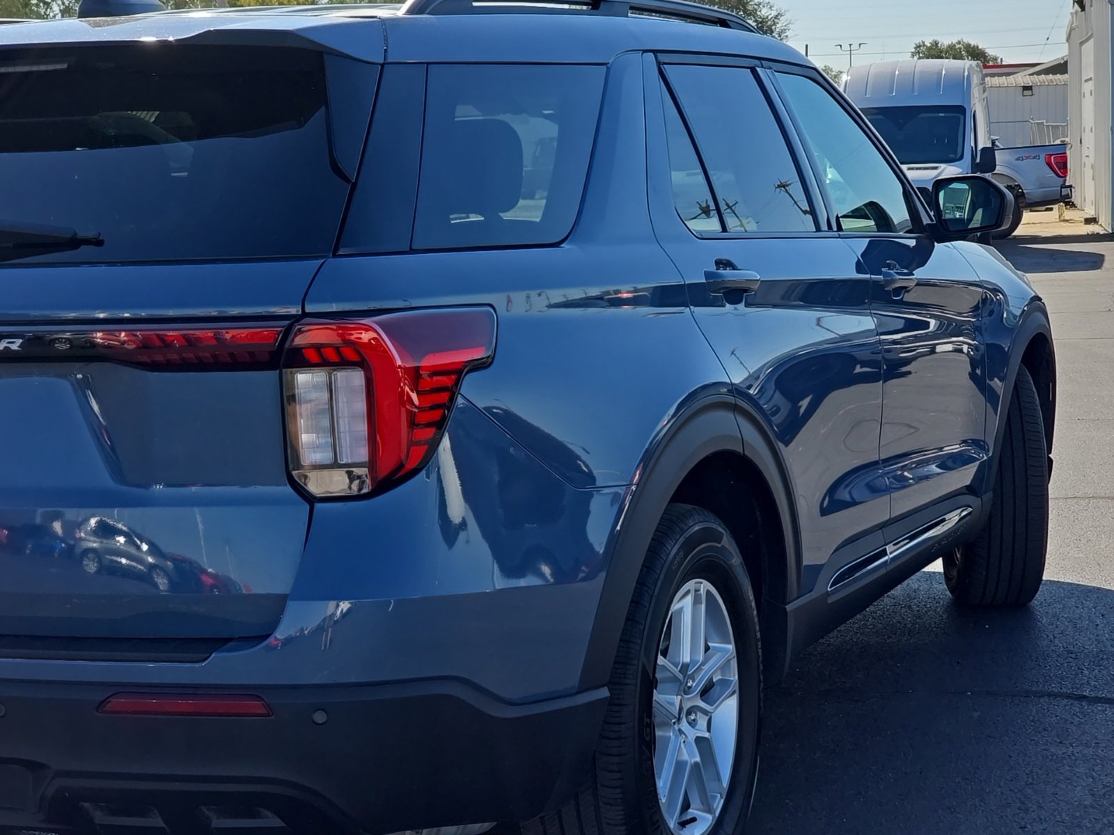 Used 2025 Ford Explorer Active RWD image 65