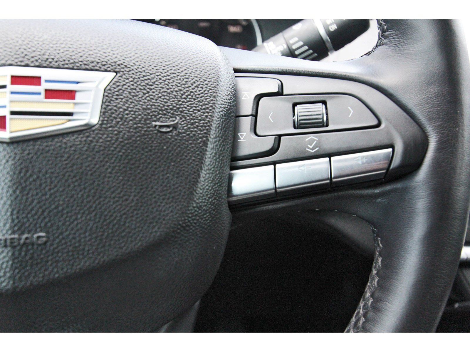 Used 2022 Cadillac XT4 Premium Luxury w/ Enhanced Visibility Package FWD image 20