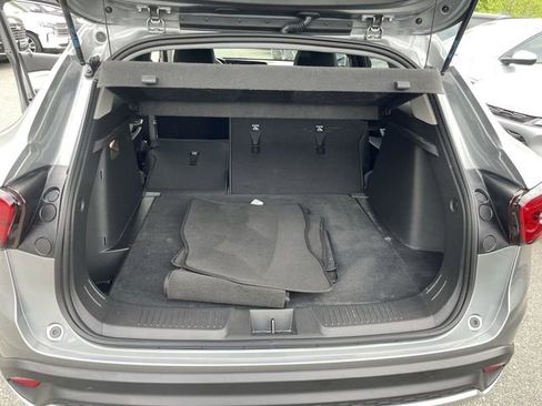 Used 2025 Chevrolet Trax LT w/ LT Convenience Package FWD image 25