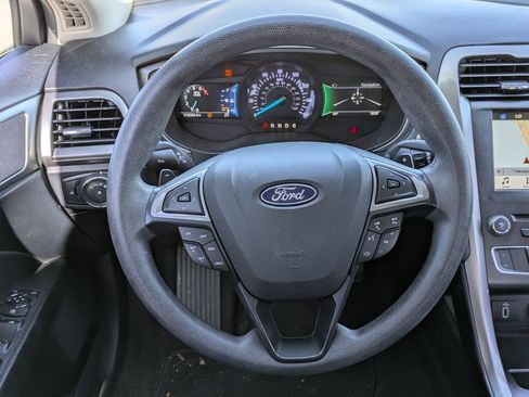 Used 2018 Ford Fusion SE w/ Fusion SE Technology Package image 19