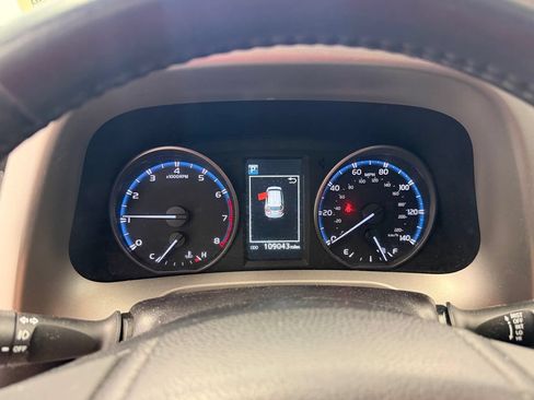 Used 2017 Toyota RAV4 XLE AWD/4WD image 29